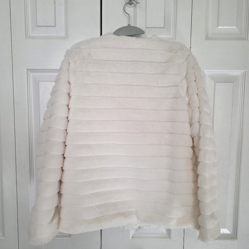 KATYDID | Cream Faux Rabbit Fur Jacket with Pockets Sz M NWT - Picture 2 of 10